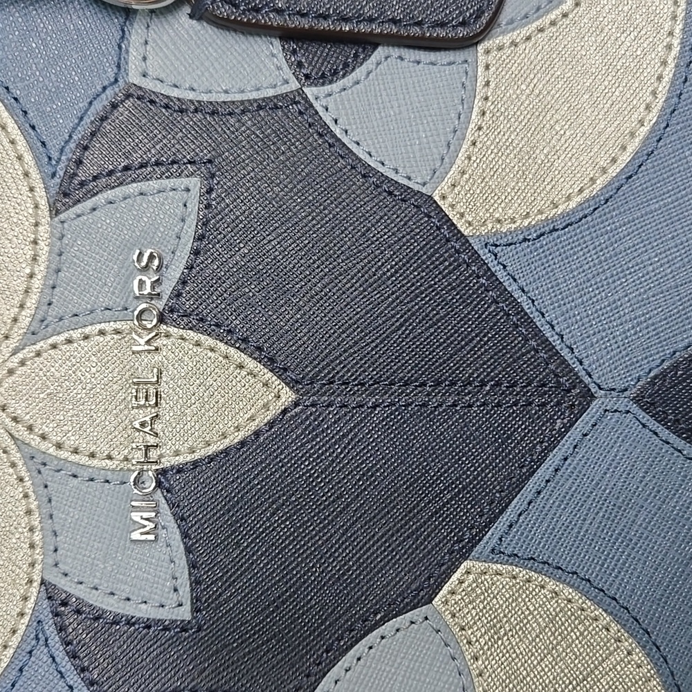 Michael Kors Blue  Patterned Tote EUC - Picture 12 of 16